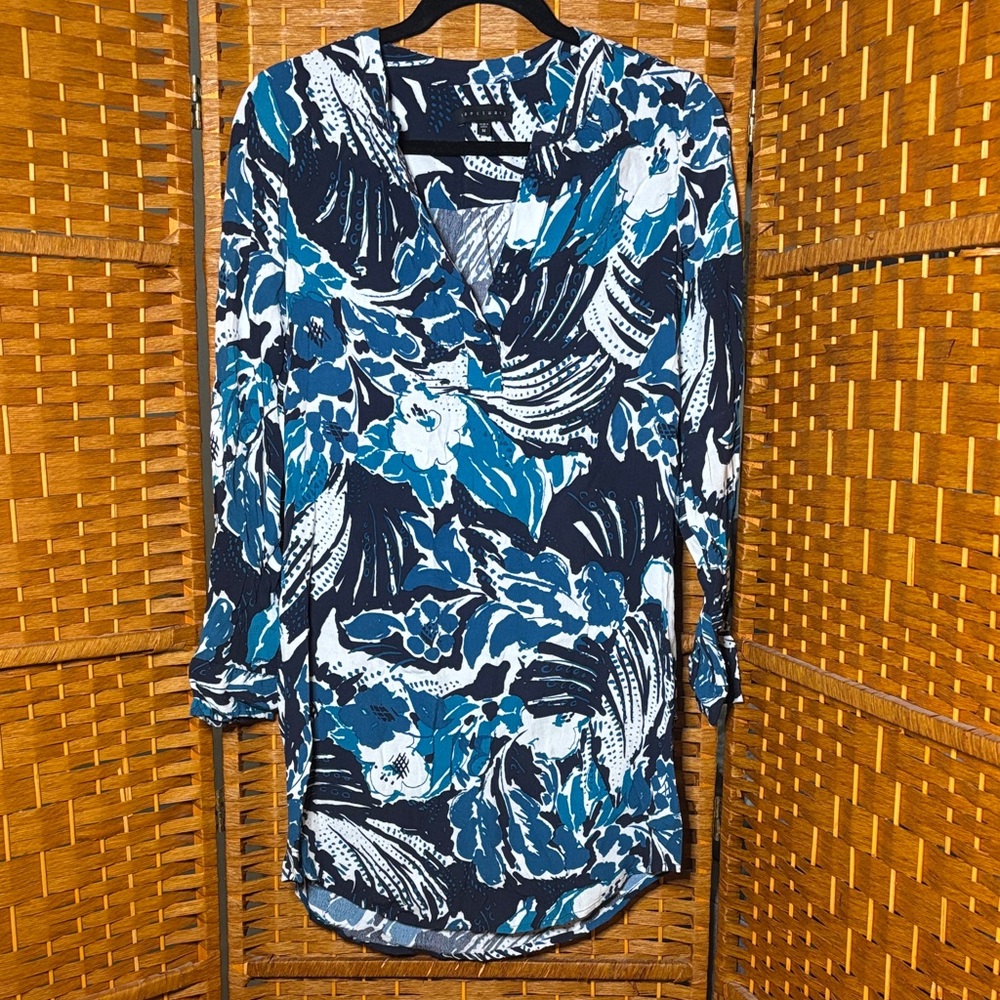 💰💰 3/$10
Sanctuary Blue & White Floral Dress